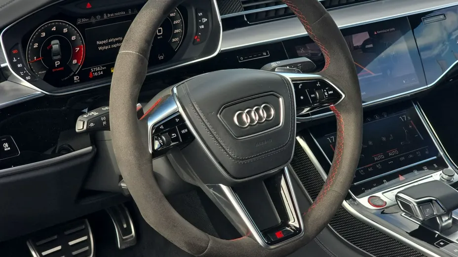 AUDI S8 -