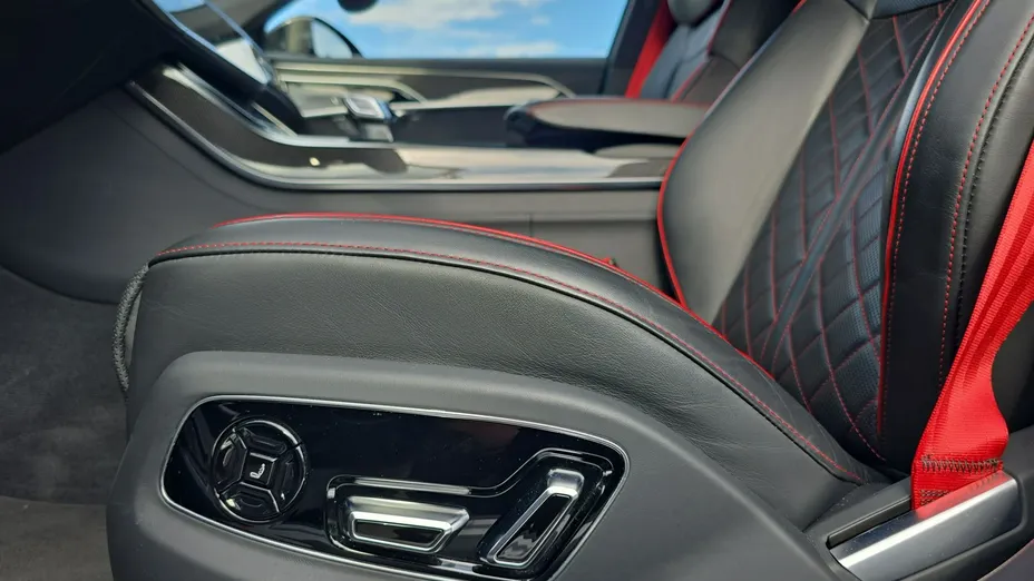 AUDI S8 -