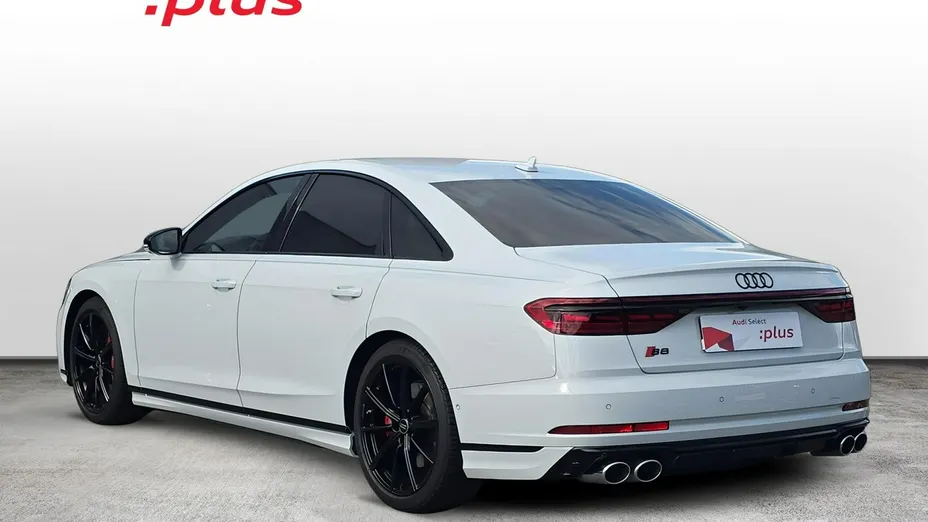 AUDI S8 -