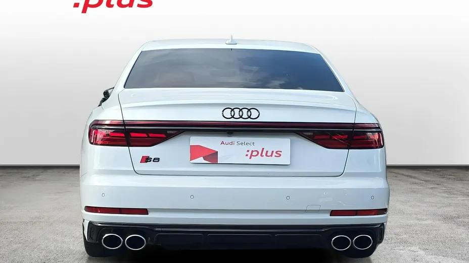AUDI S8 -