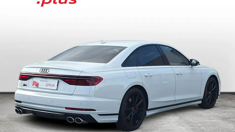 AUDI S8 -