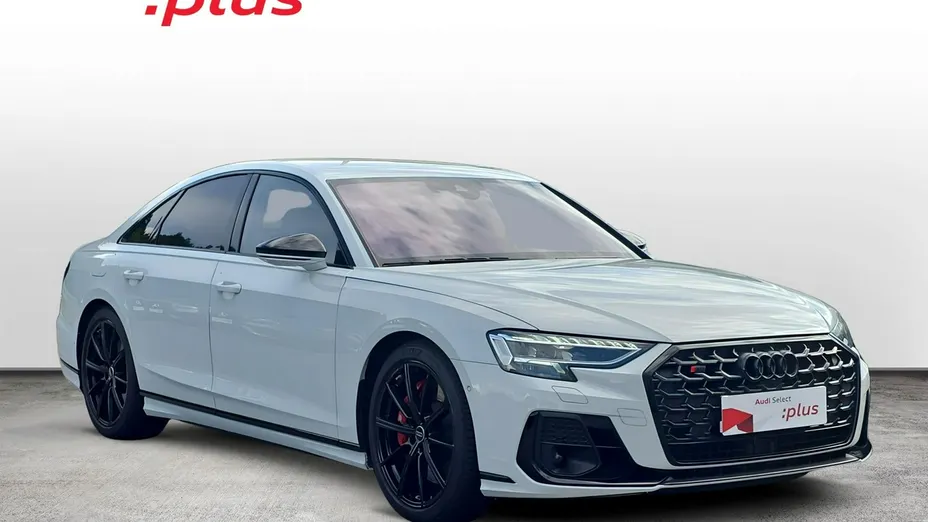 AUDI S8 -