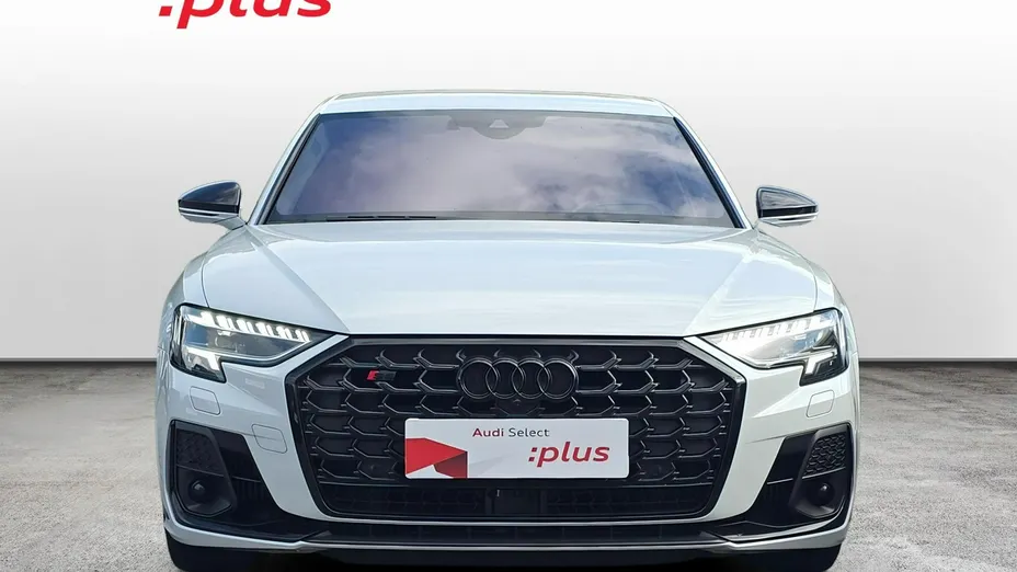 AUDI S8 -