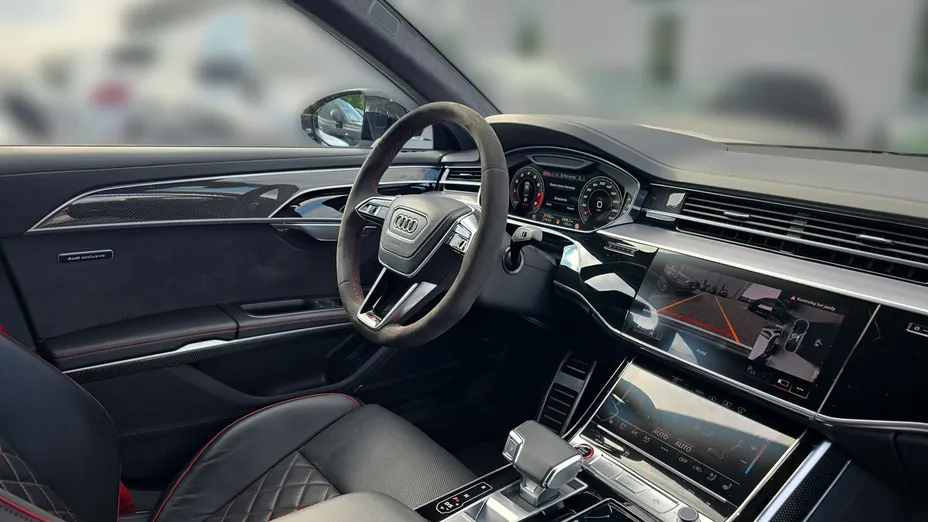 AUDI S8 -