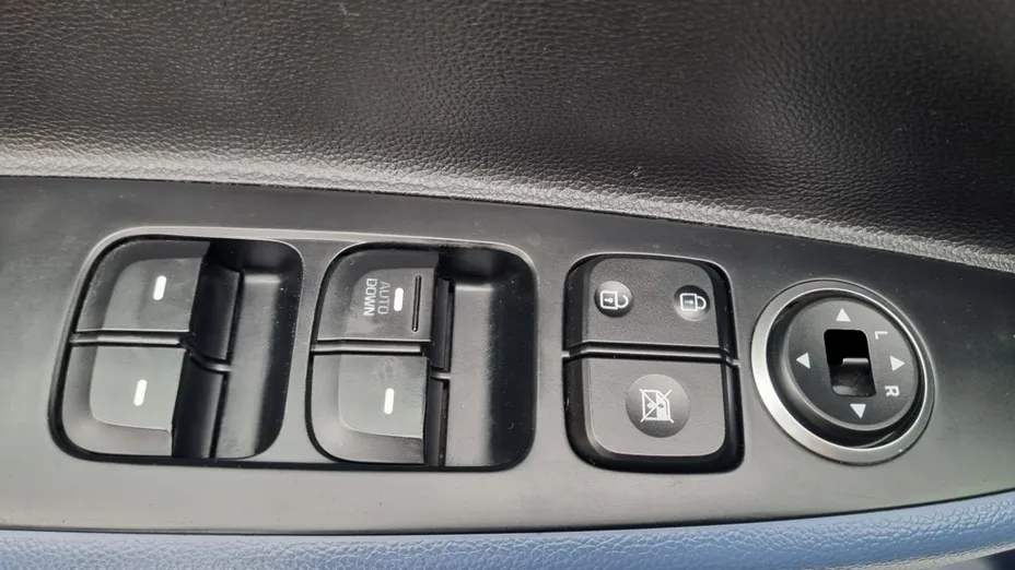 HYUNDAI i10 -