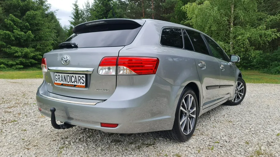 TOYOTA Avensis -