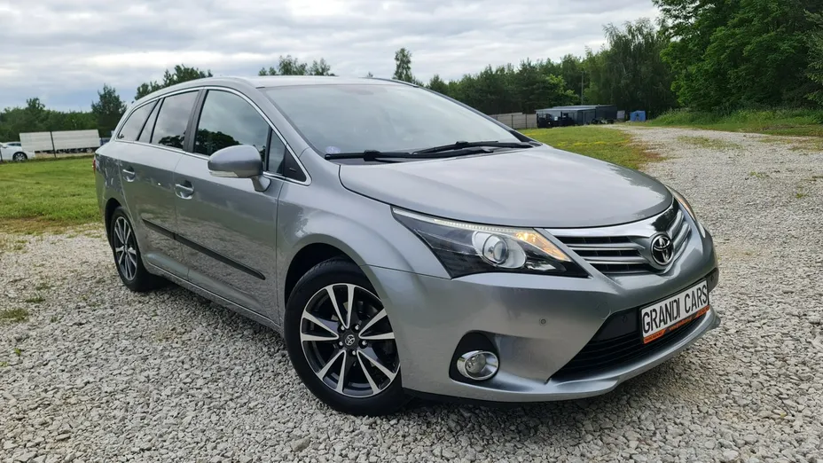 TOYOTA Avensis -