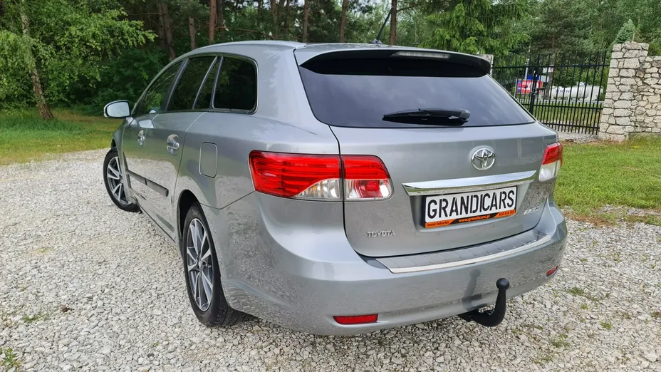 TOYOTA Avensis -