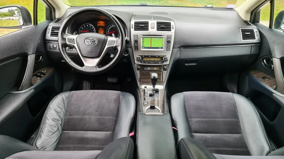 TOYOTA Avensis -