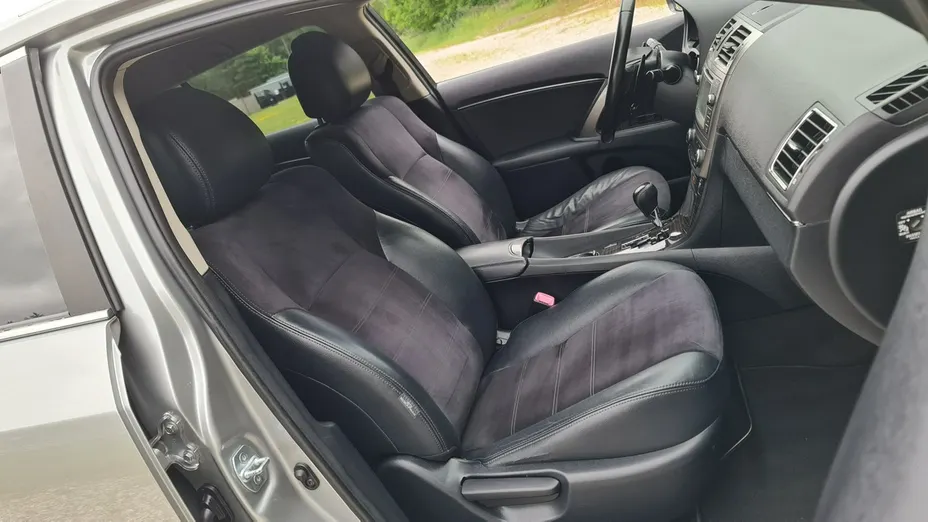 TOYOTA Avensis -