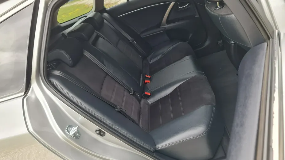 TOYOTA Avensis -