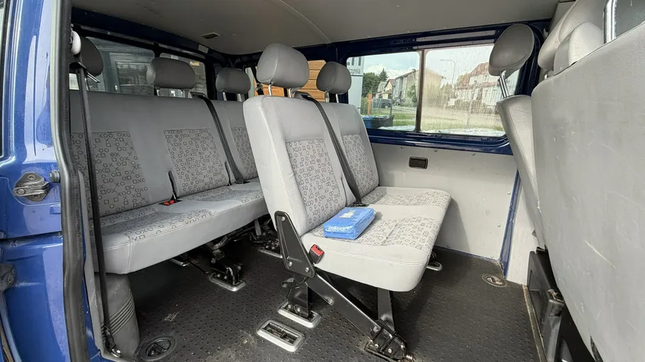 VOLKSWAGEN Transporter -