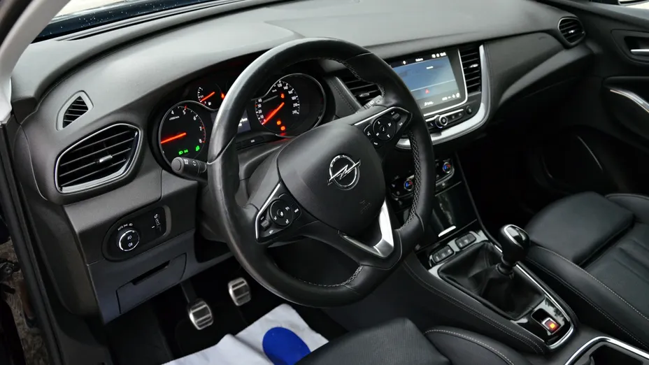 OPEL Grandland X -