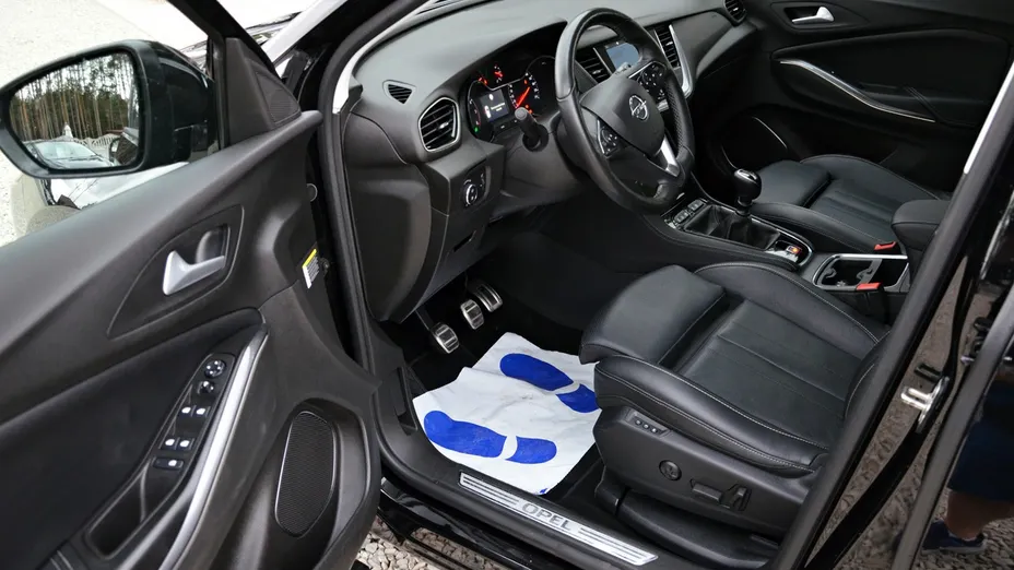 OPEL Grandland X -