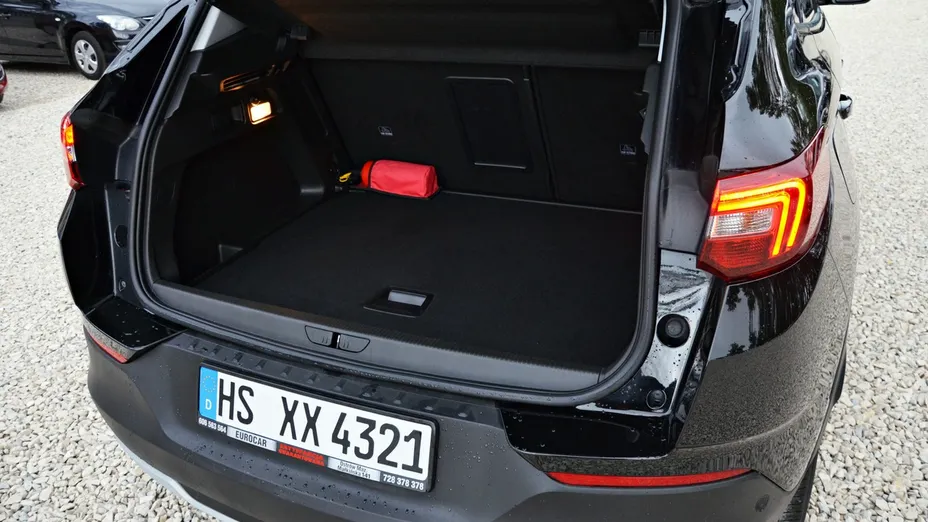 OPEL Grandland X -