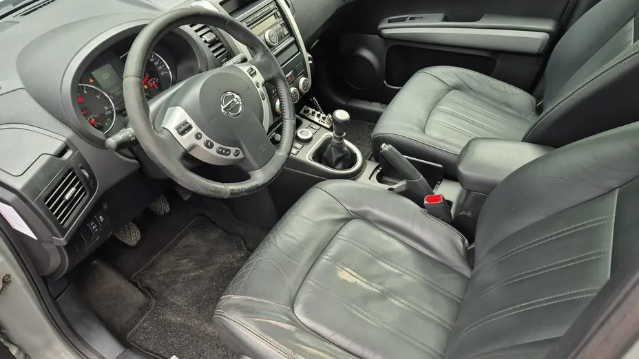 NISSAN X-Trail -