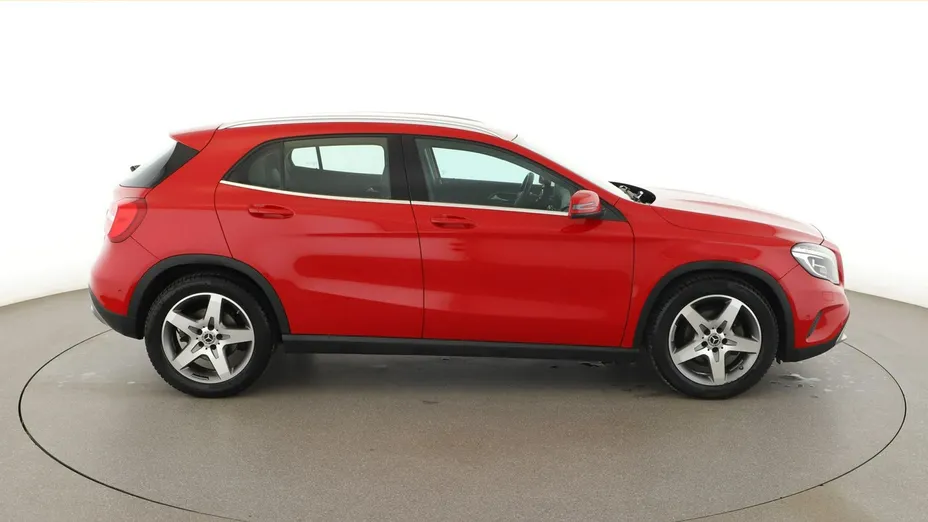 MERCEDES-BENZ GLA -