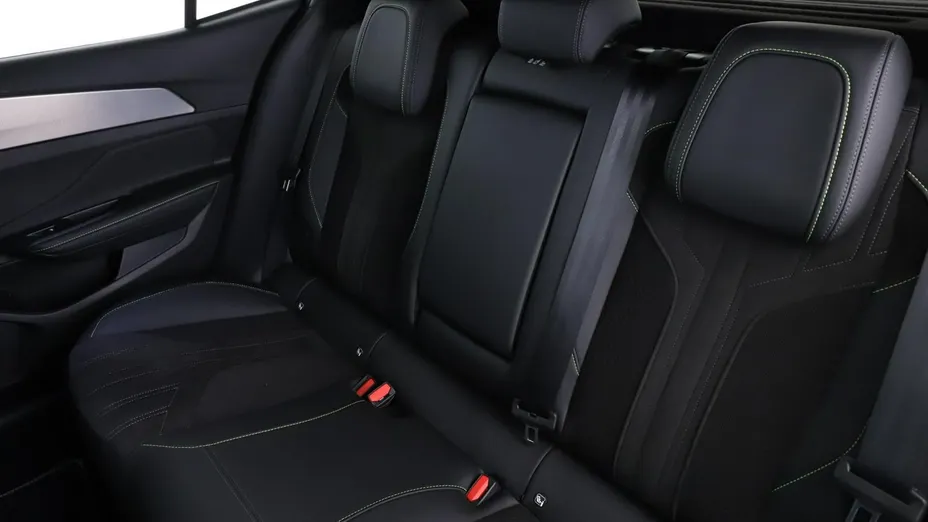 PEUGEOT 408 -
