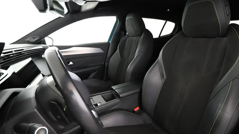 PEUGEOT 408 -