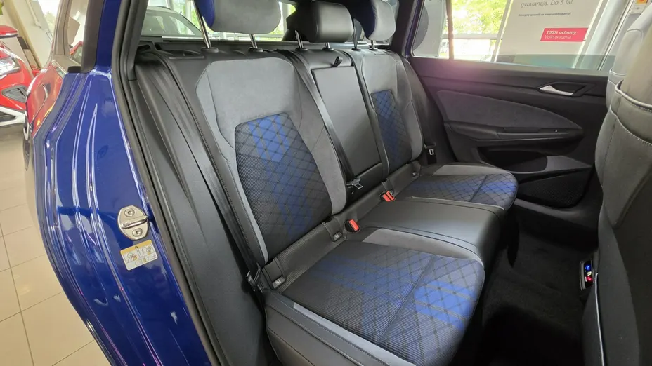 VOLKSWAGEN Golf -