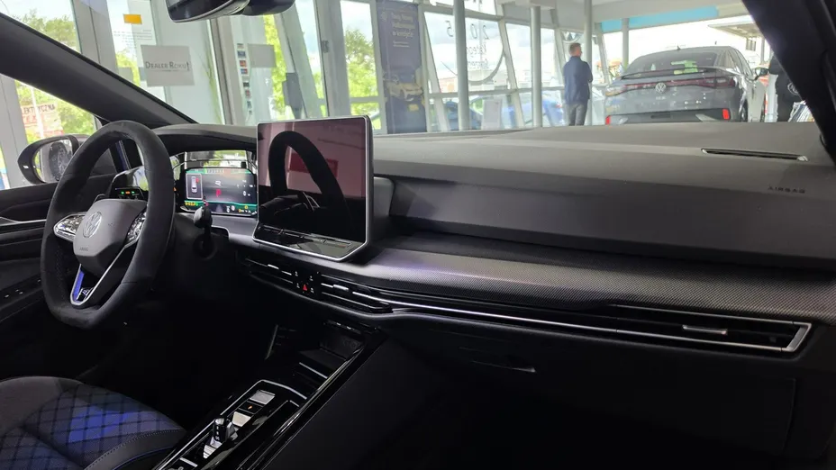 VOLKSWAGEN Golf -