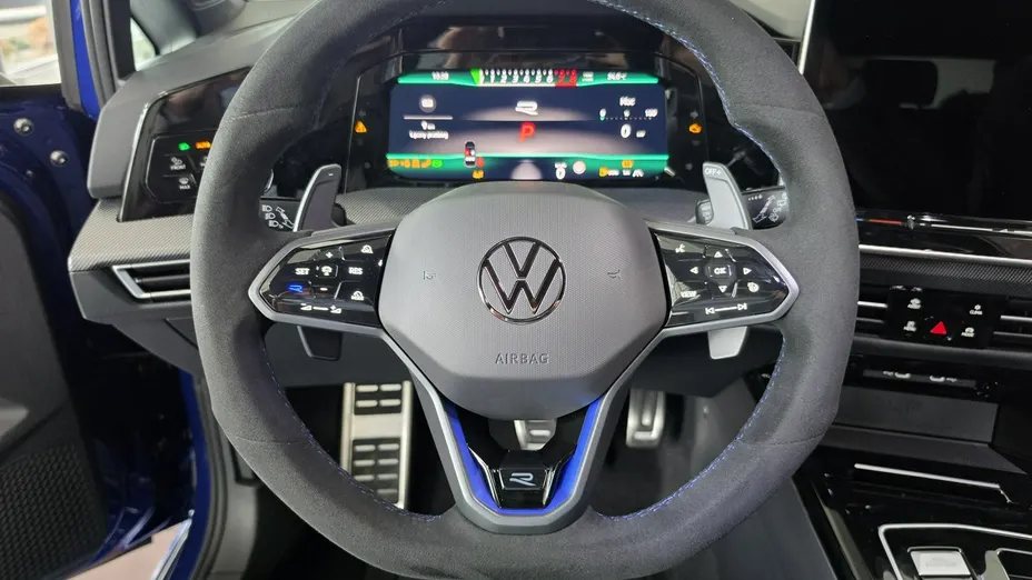VOLKSWAGEN Golf -