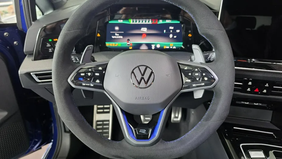 VOLKSWAGEN Golf -