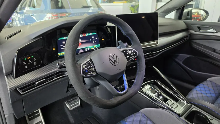 VOLKSWAGEN Golf -