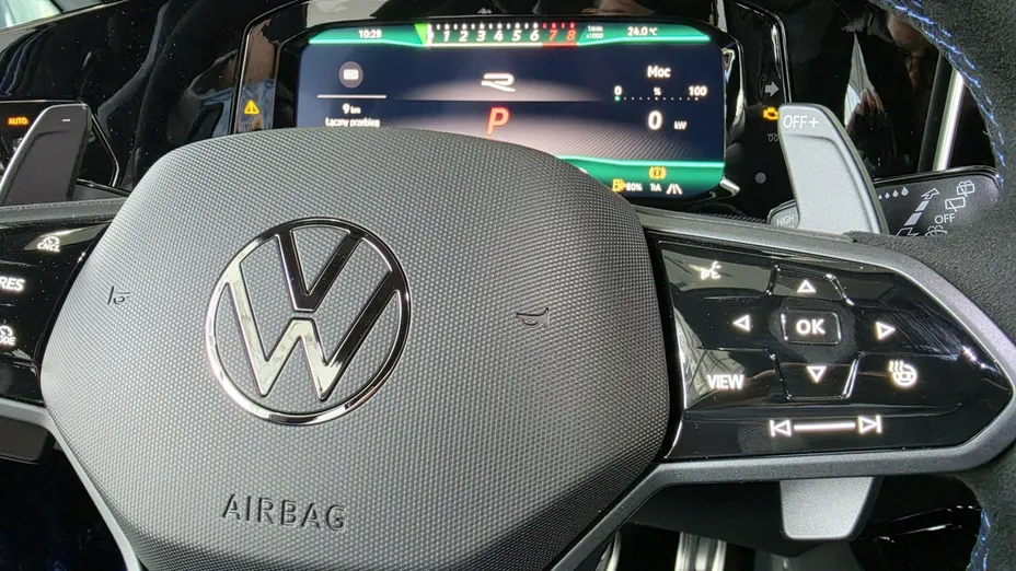 VOLKSWAGEN Golf -