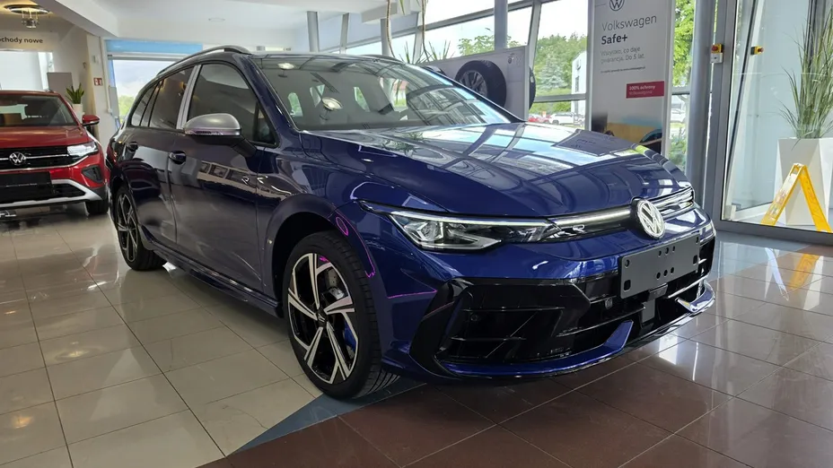 VOLKSWAGEN Golf -