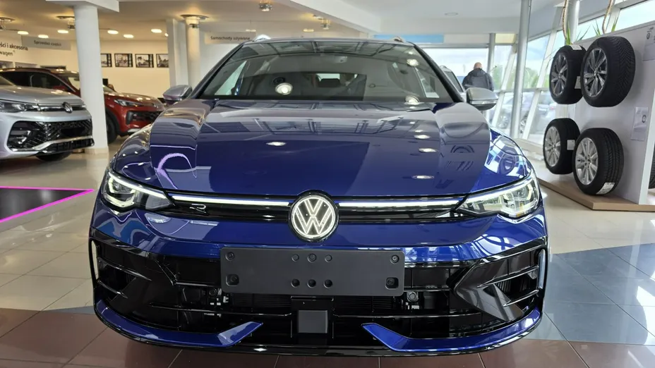 VOLKSWAGEN Golf -