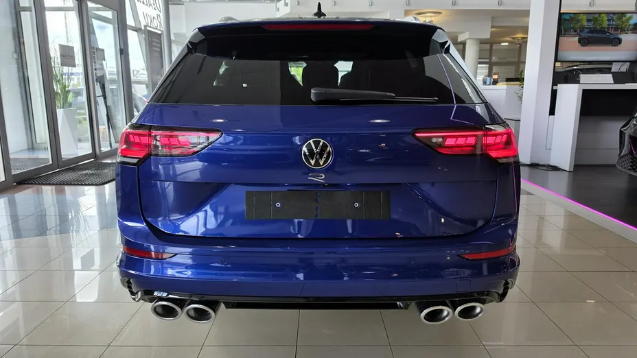 VOLKSWAGEN Golf -