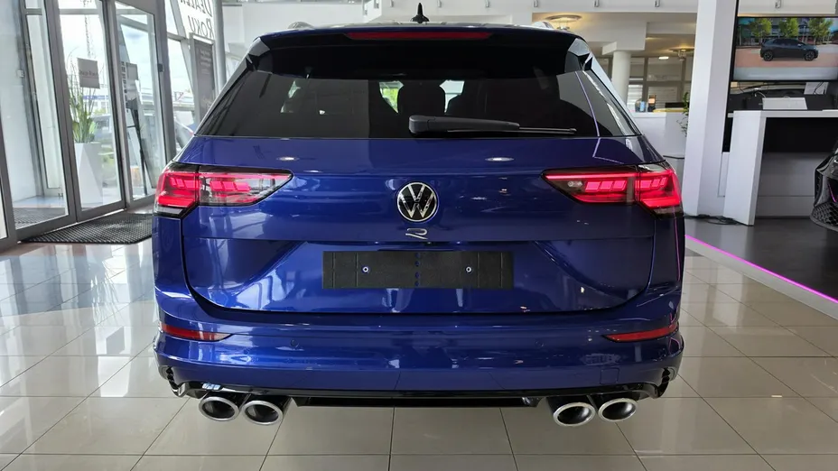 VOLKSWAGEN Golf -