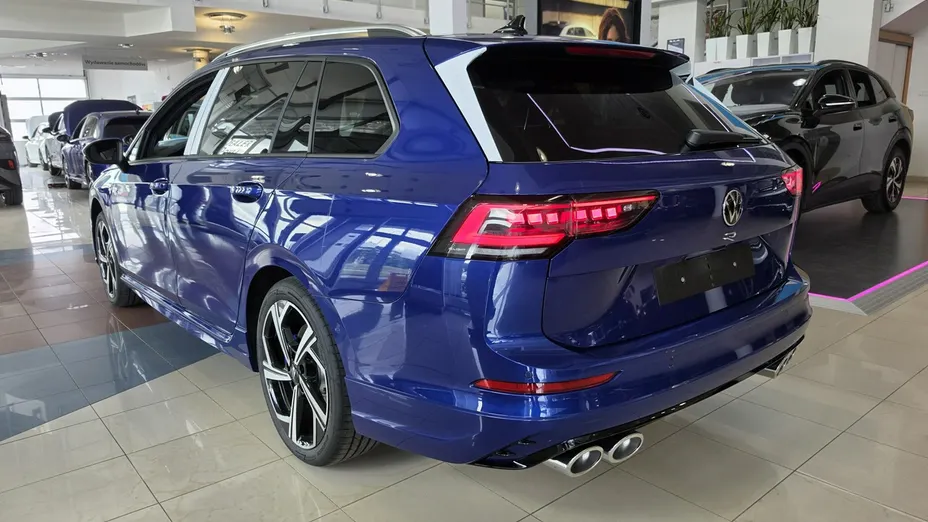 VOLKSWAGEN Golf -