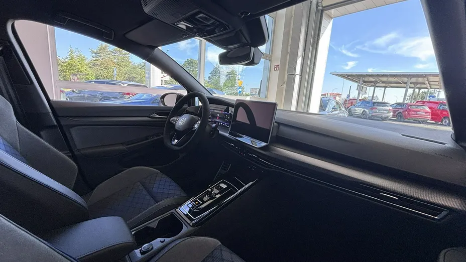 VOLKSWAGEN Golf -