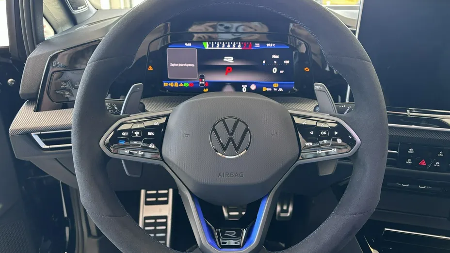 VOLKSWAGEN Golf -