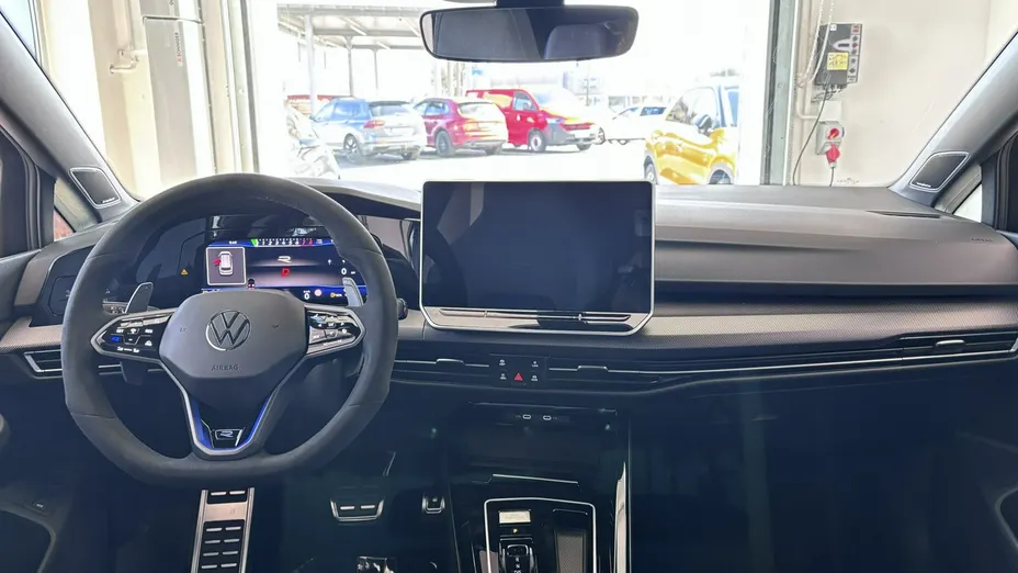 VOLKSWAGEN Golf -