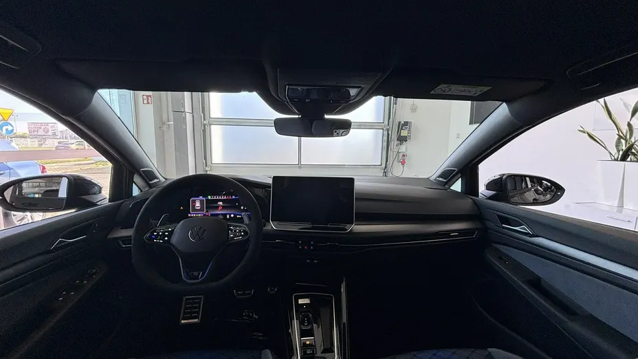 VOLKSWAGEN Golf -
