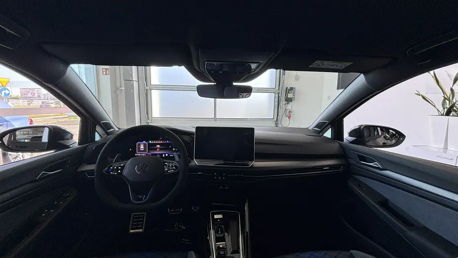 VOLKSWAGEN Golf -