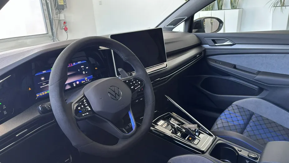 VOLKSWAGEN Golf -