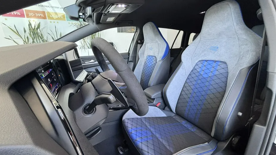 VOLKSWAGEN Golf -