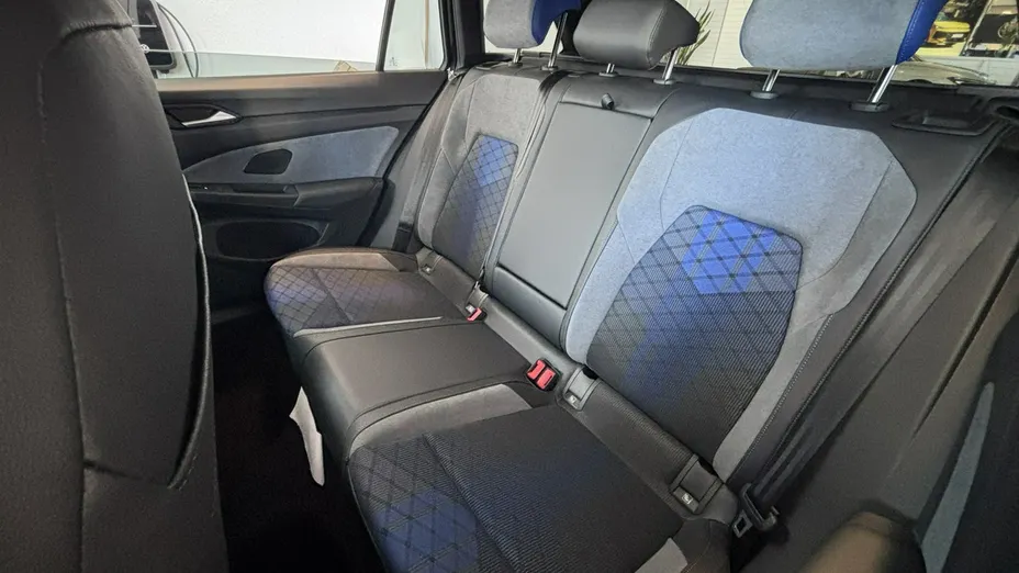 VOLKSWAGEN Golf -