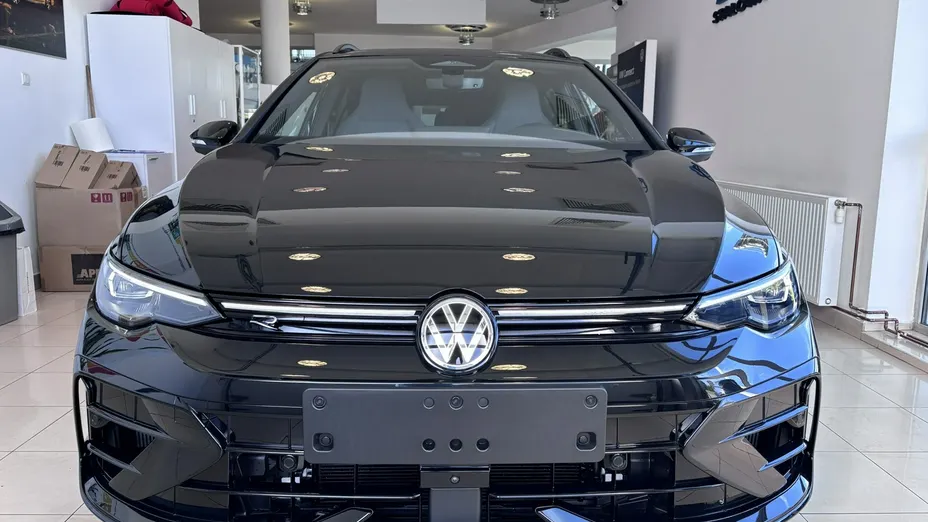 VOLKSWAGEN Golf -