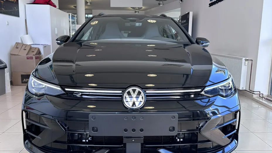 VOLKSWAGEN Golf -