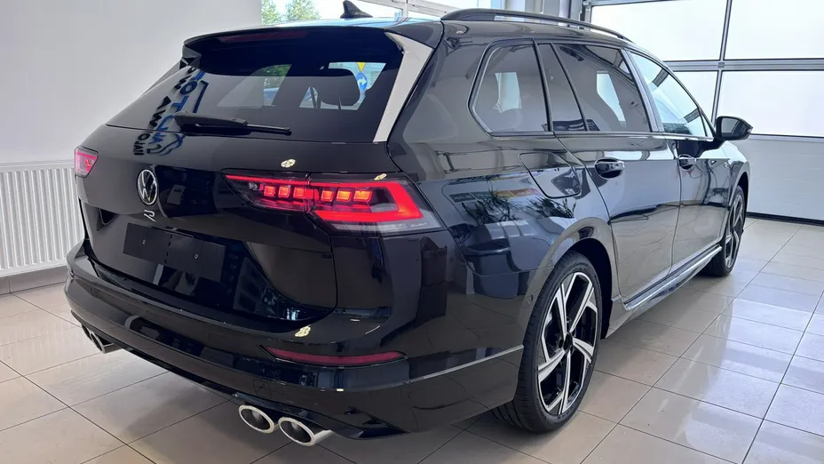 VOLKSWAGEN Golf -