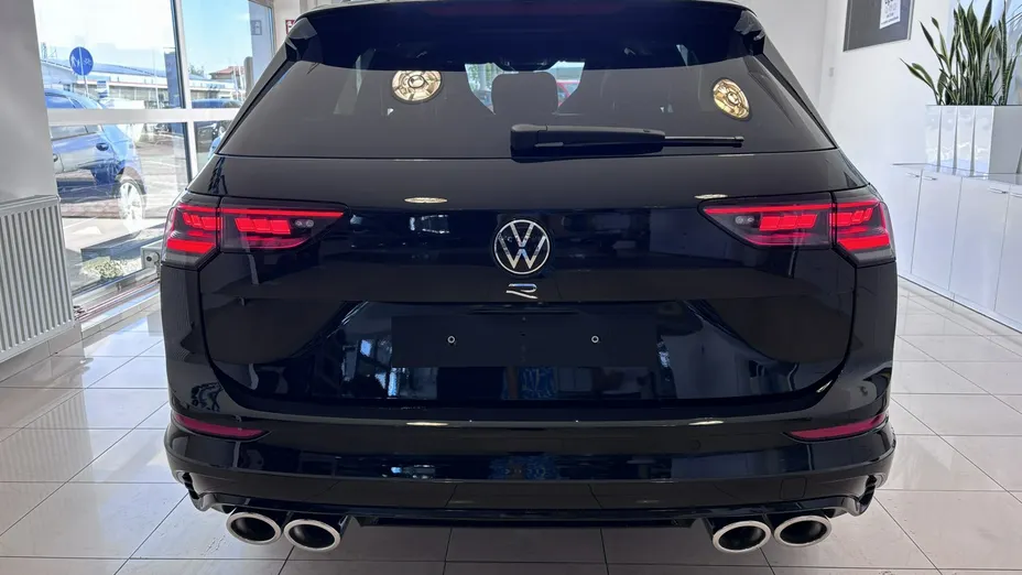VOLKSWAGEN Golf -