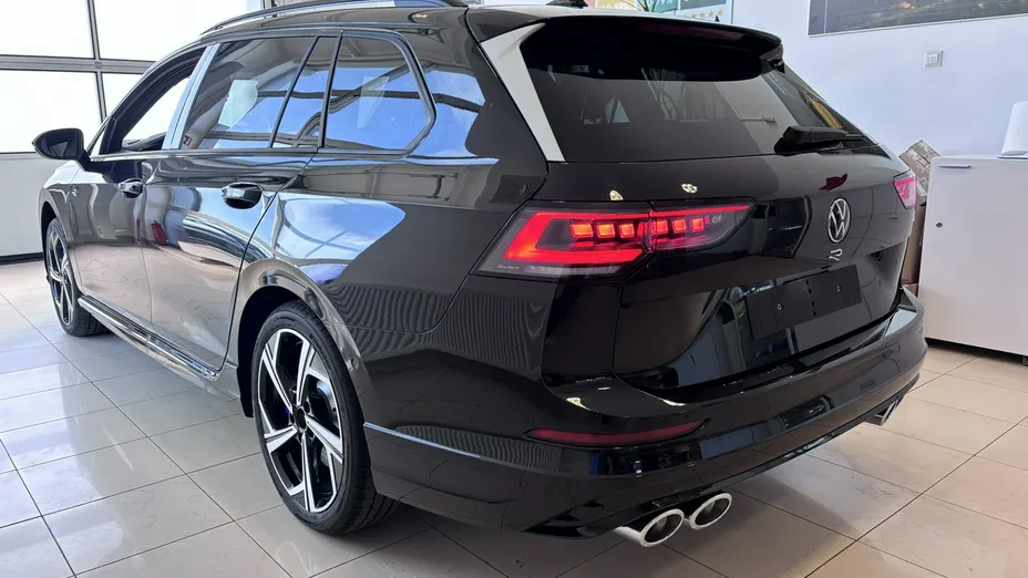 VOLKSWAGEN Golf -