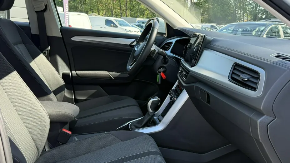 VOLKSWAGEN T-ROC -