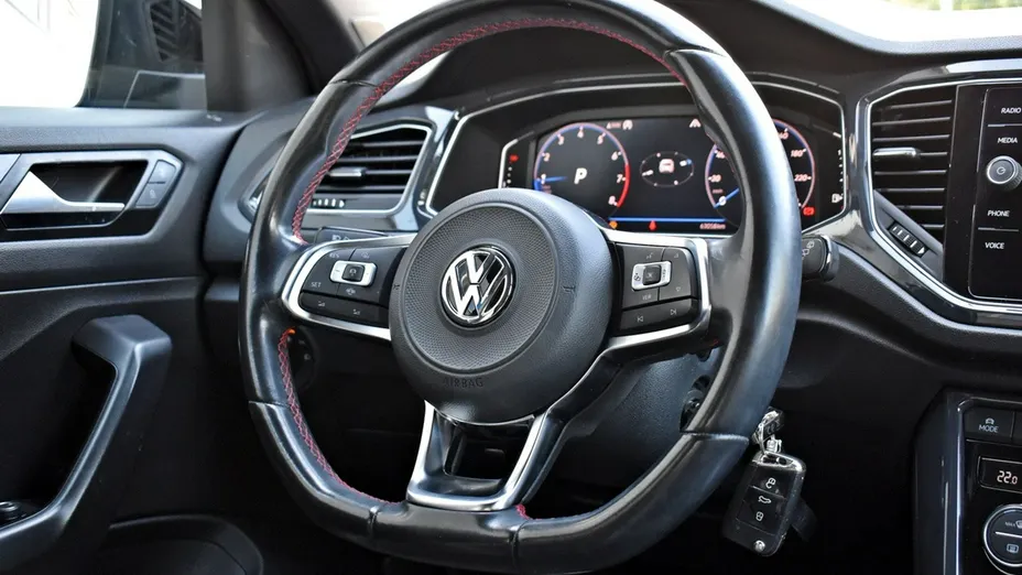 VOLKSWAGEN T-ROC -