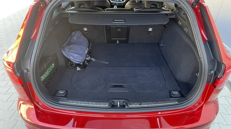 VOLVO V60 -